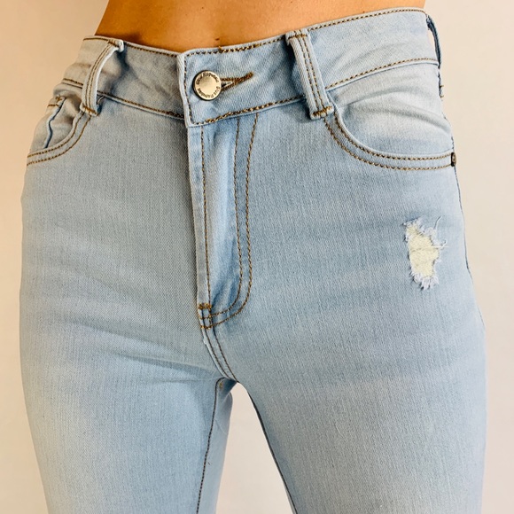 Sky Blue Super High Rise Light Distressed Tushy - Picture 4 of 8